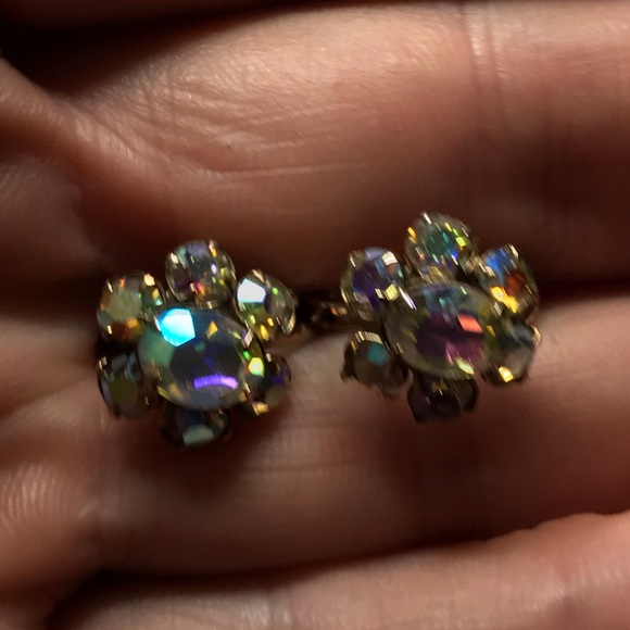 VTG Aurora Borealis Cluster Screw Back Earrings - Picture 2 of 6